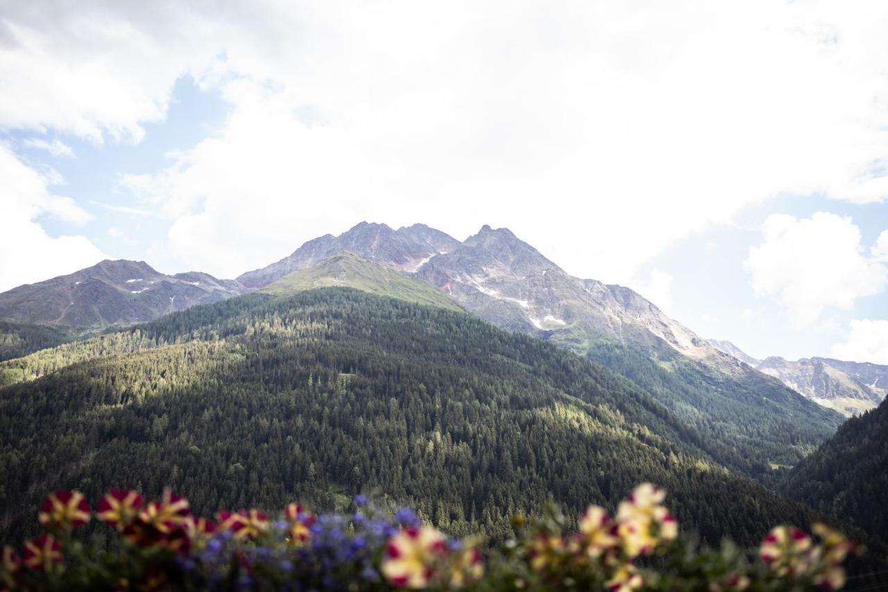 Hotel Alpina Superior Pettneu am Arlberg Dış mekan fotoğraf